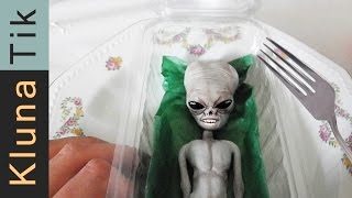 KLUNA Eating a LIVING ALIEN Kluna Tik Dinner 24  ASMR eating sounds no talk [upl. by Lenci]